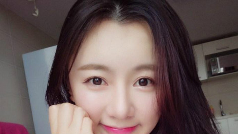 女神吐舌头时的样子好美